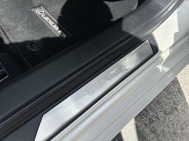 used 2022 Lexus ES 300h car, priced at $34,888