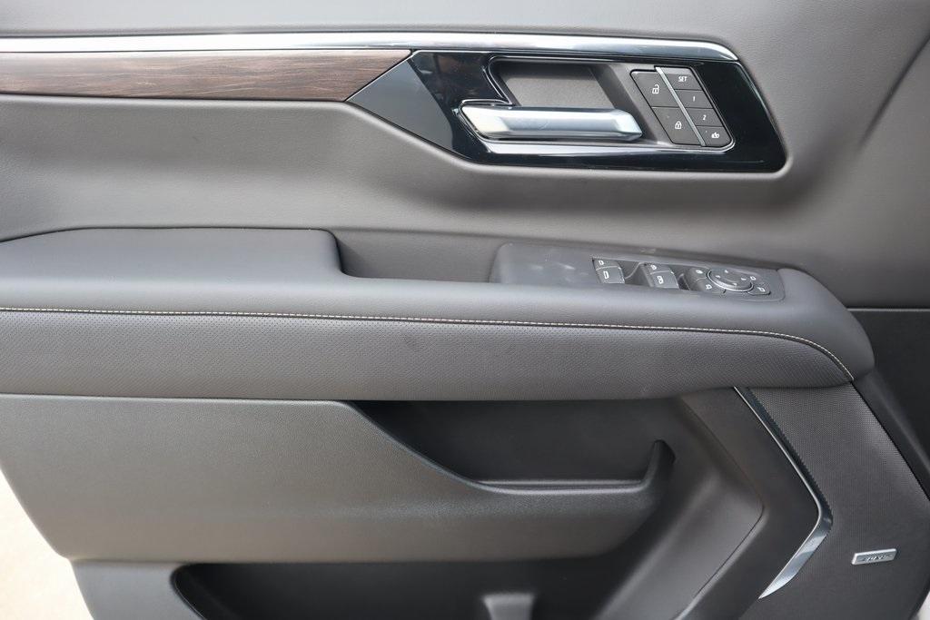 new 2025 Chevrolet Suburban car, priced at $79,034