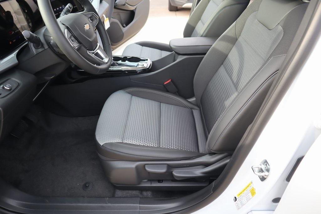 new 2025 Chevrolet Trax car, priced at $25,995