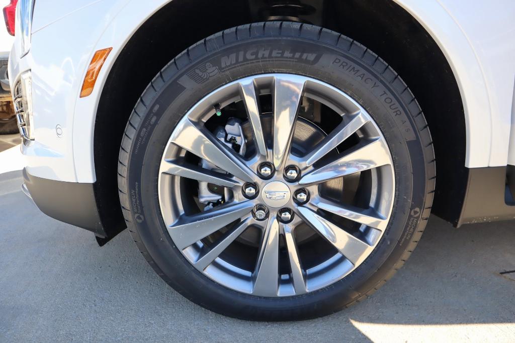 new 2025 Cadillac XT5 car, priced at $52,672