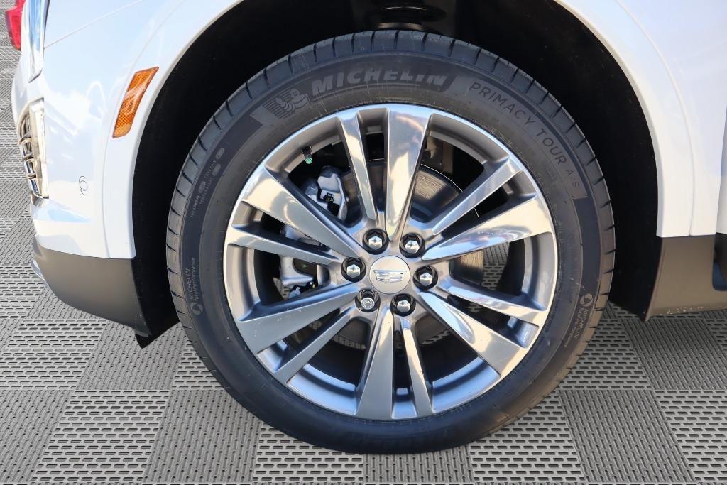 new 2025 Cadillac XT5 car, priced at $50,172