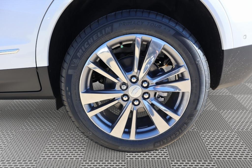 new 2025 Cadillac XT5 car, priced at $50,172