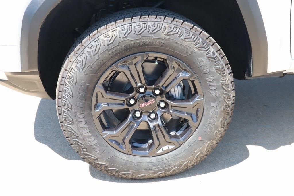 new 2025 GMC Canyon car, priced at $35,945