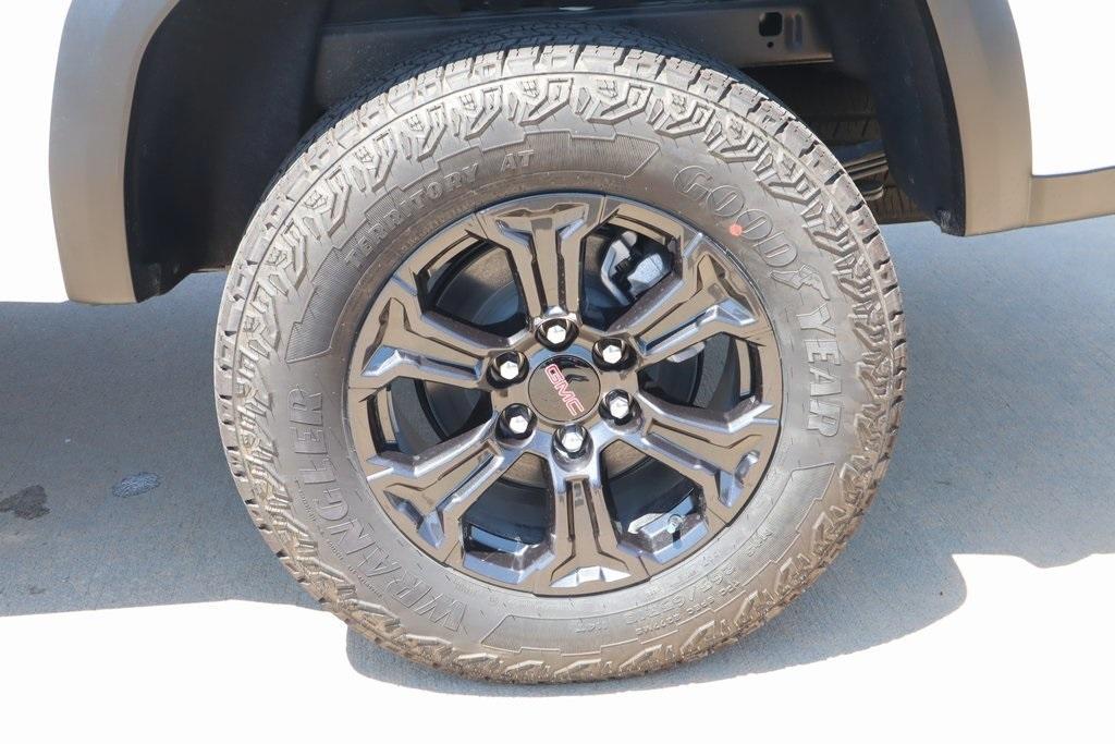 new 2025 GMC Canyon car, priced at $35,945