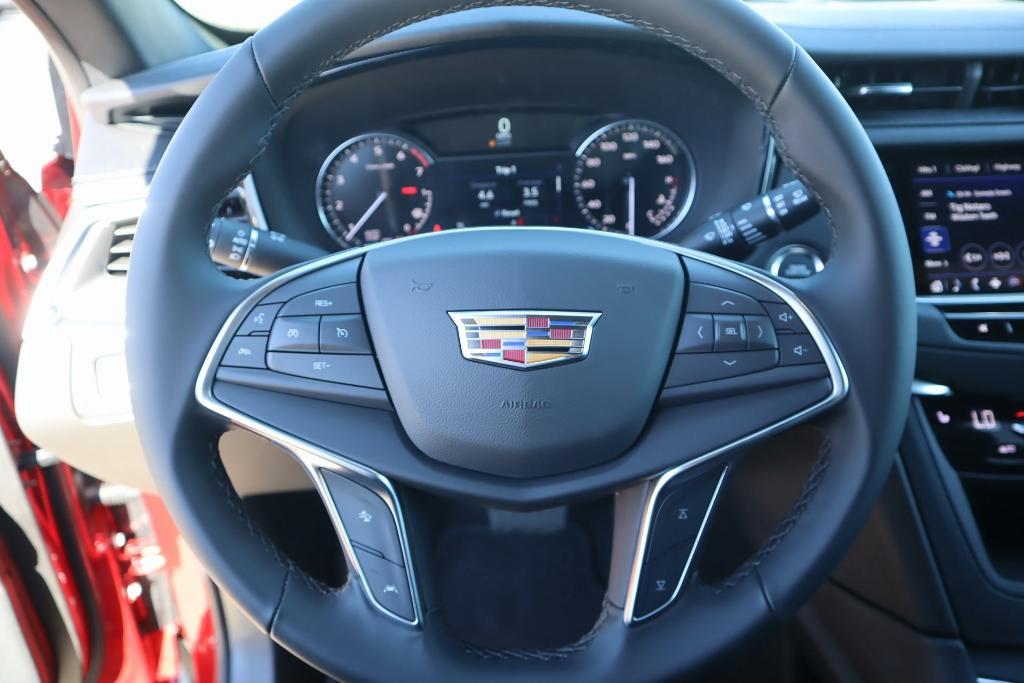 new 2025 Cadillac XT5 car, priced at $43,701