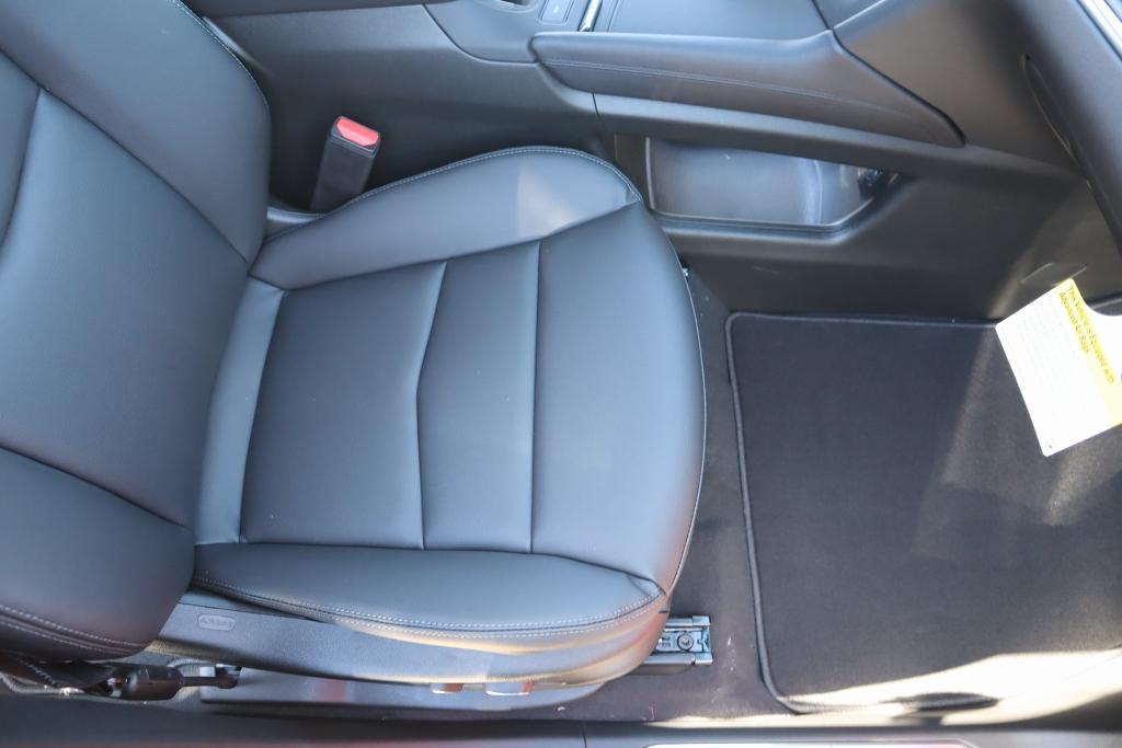 new 2025 Cadillac XT5 car, priced at $43,701