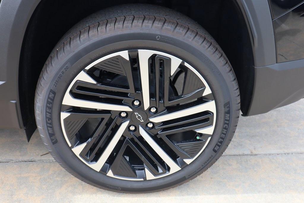 new 2026 Chevrolet Equinox car, priced at $32,570