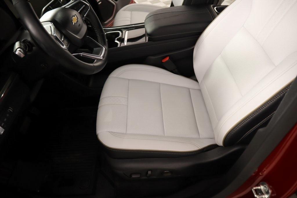 used 2025 Chevrolet Traverse car, priced at $52,399