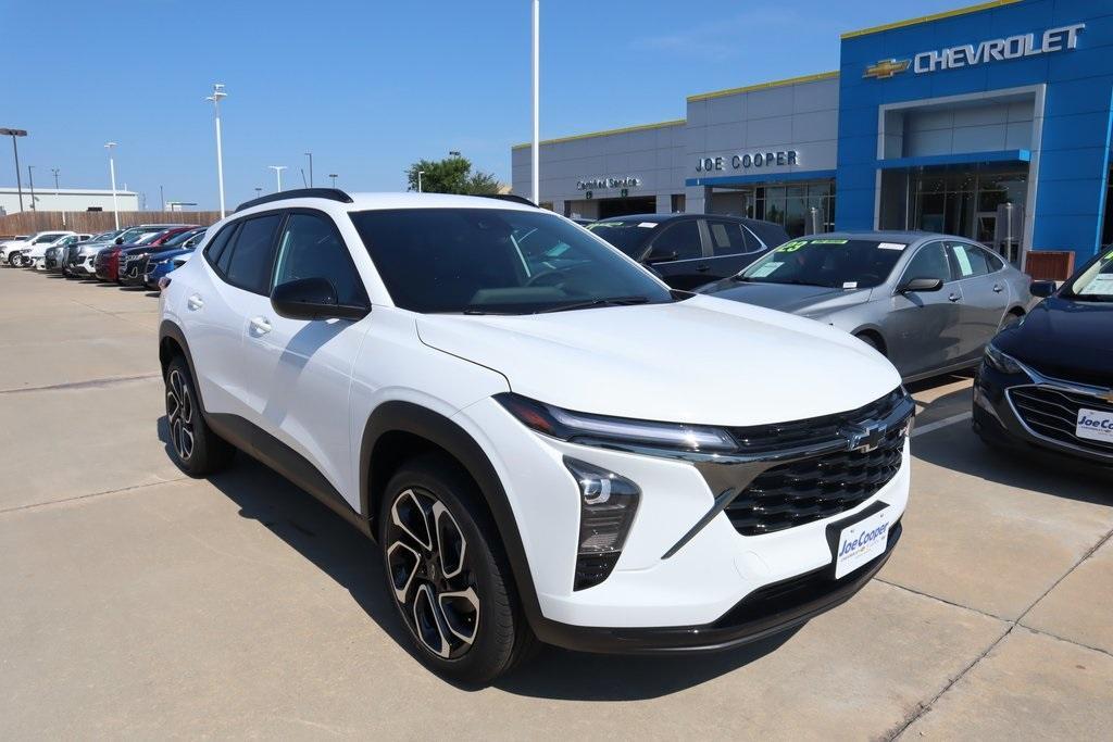 new 2025 Chevrolet Trax car, priced at $27,239