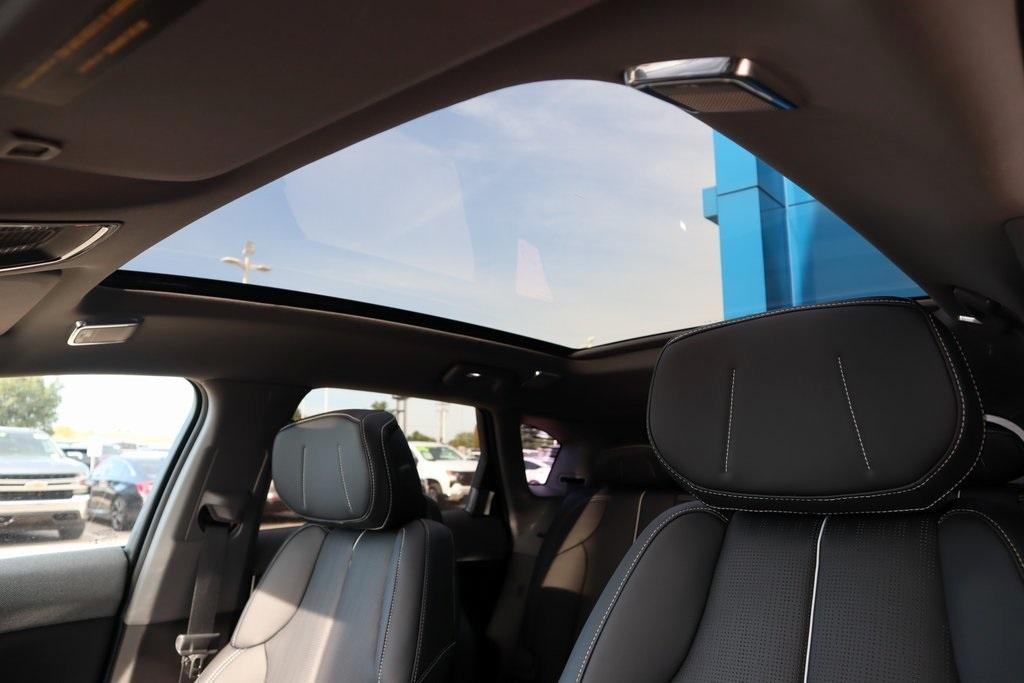 new 2025 Cadillac OPTIQ car, priced at $54,822