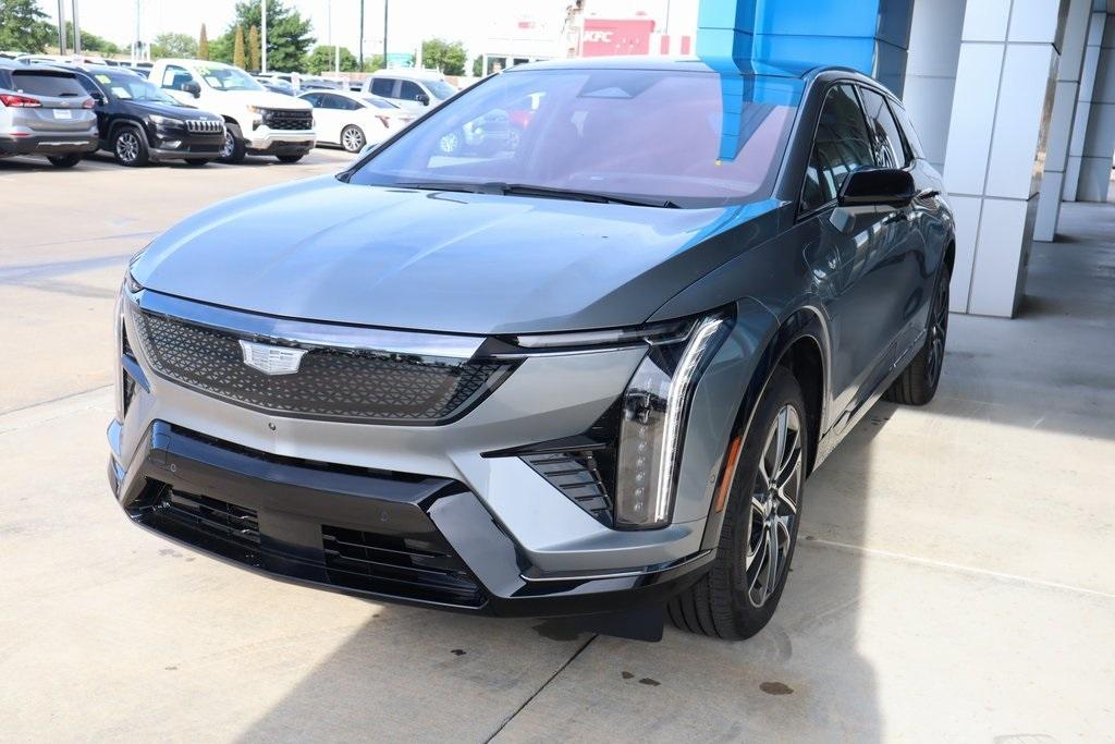 new 2025 Cadillac OPTIQ car, priced at $54,822