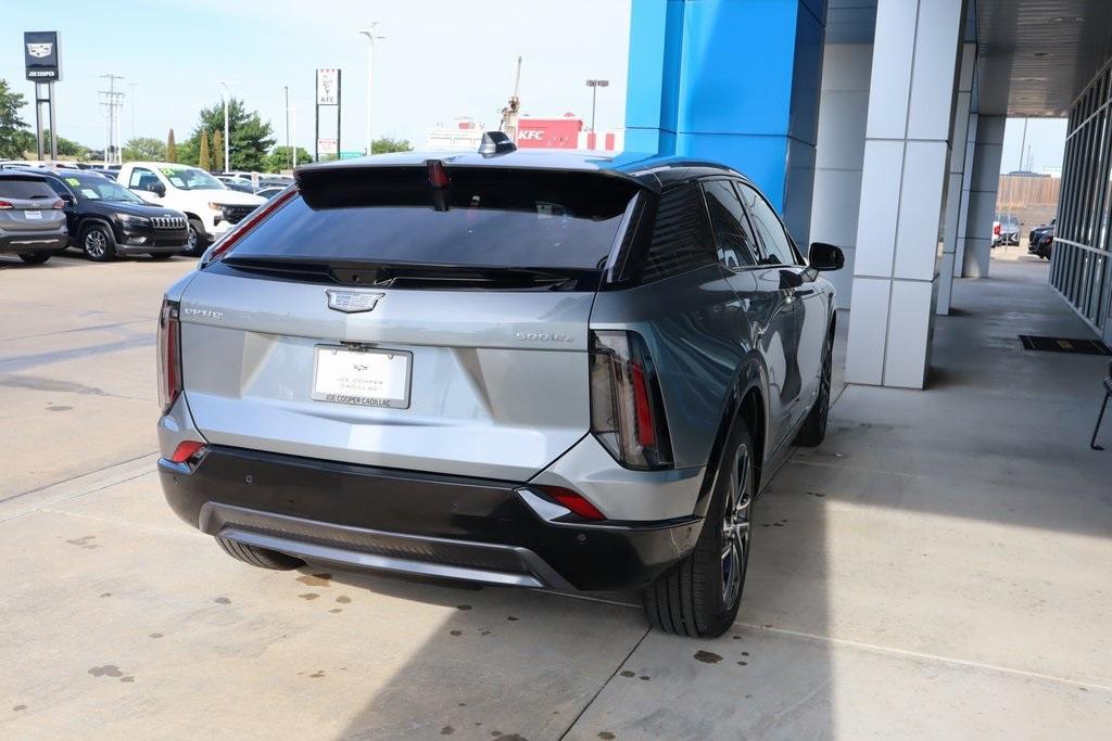 new 2025 Cadillac OPTIQ car, priced at $54,822
