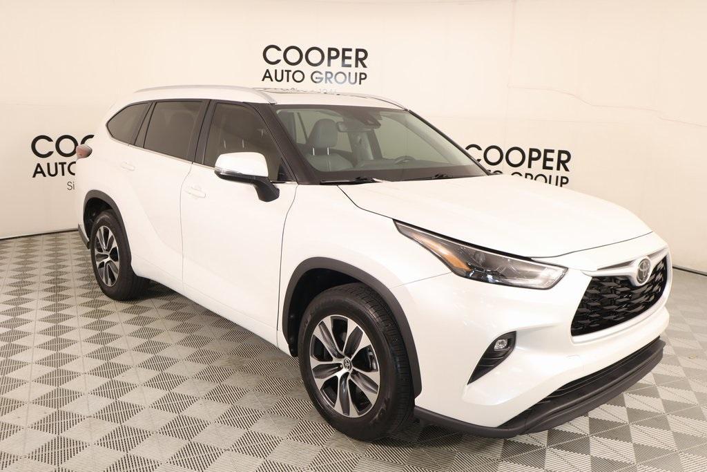 used 2024 Toyota Highlander car, priced at $39,941
