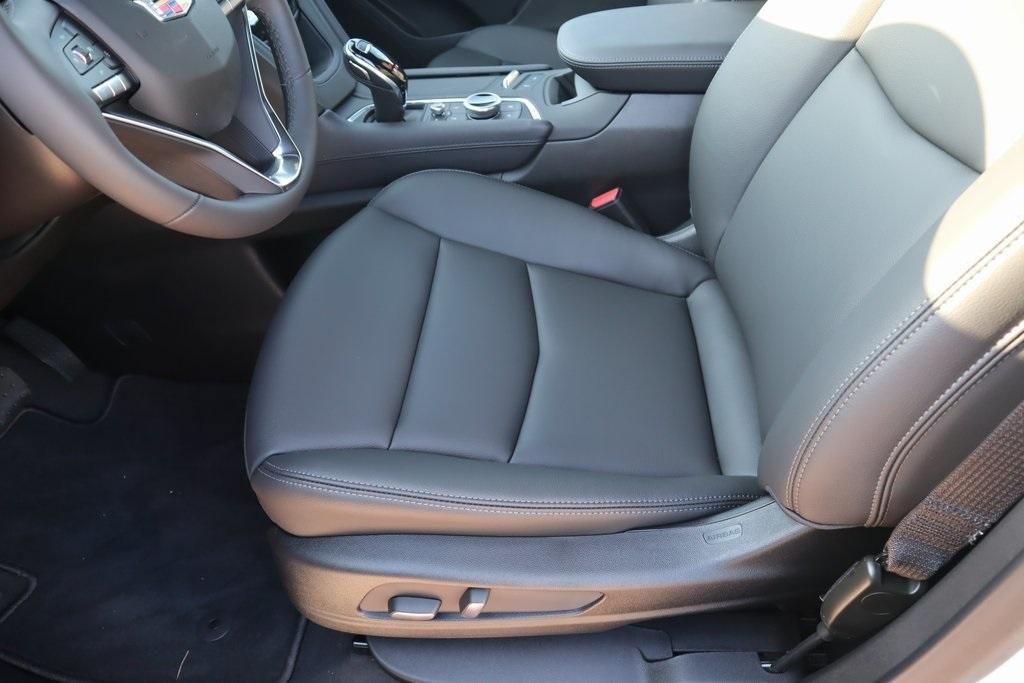 new 2025 Cadillac XT6 car, priced at $52,375