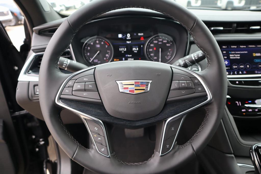 new 2025 Cadillac XT5 car, priced at $52,119