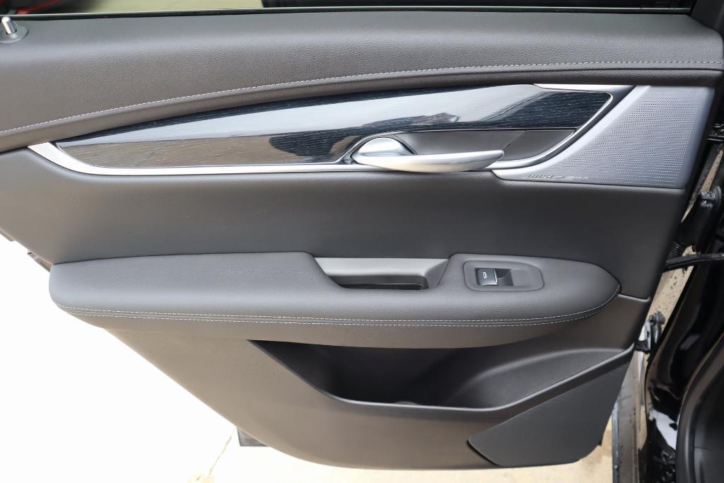 new 2025 Cadillac XT5 car, priced at $52,119