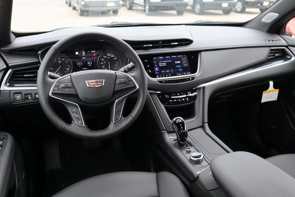 new 2025 Cadillac XT5 car, priced at $52,119
