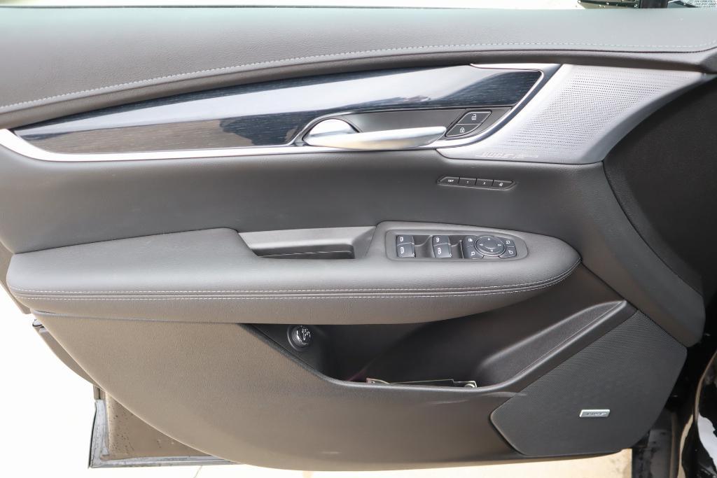 new 2025 Cadillac XT5 car, priced at $52,119