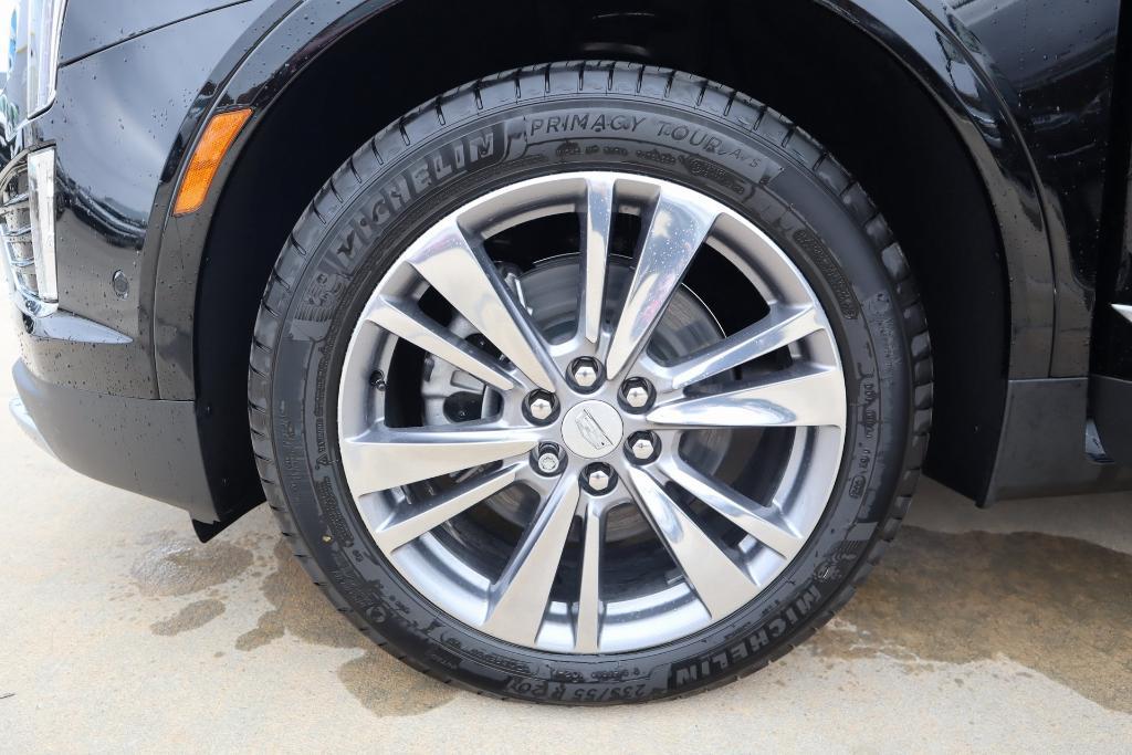 new 2025 Cadillac XT5 car, priced at $52,119