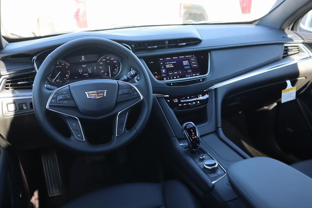 new 2025 Cadillac XT5 car, priced at $40,648