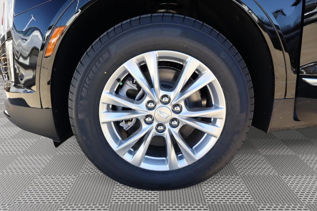 new 2025 Cadillac XT5 car, priced at $40,648