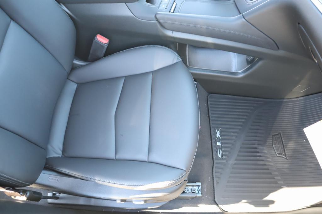 new 2025 Cadillac XT5 car, priced at $40,648