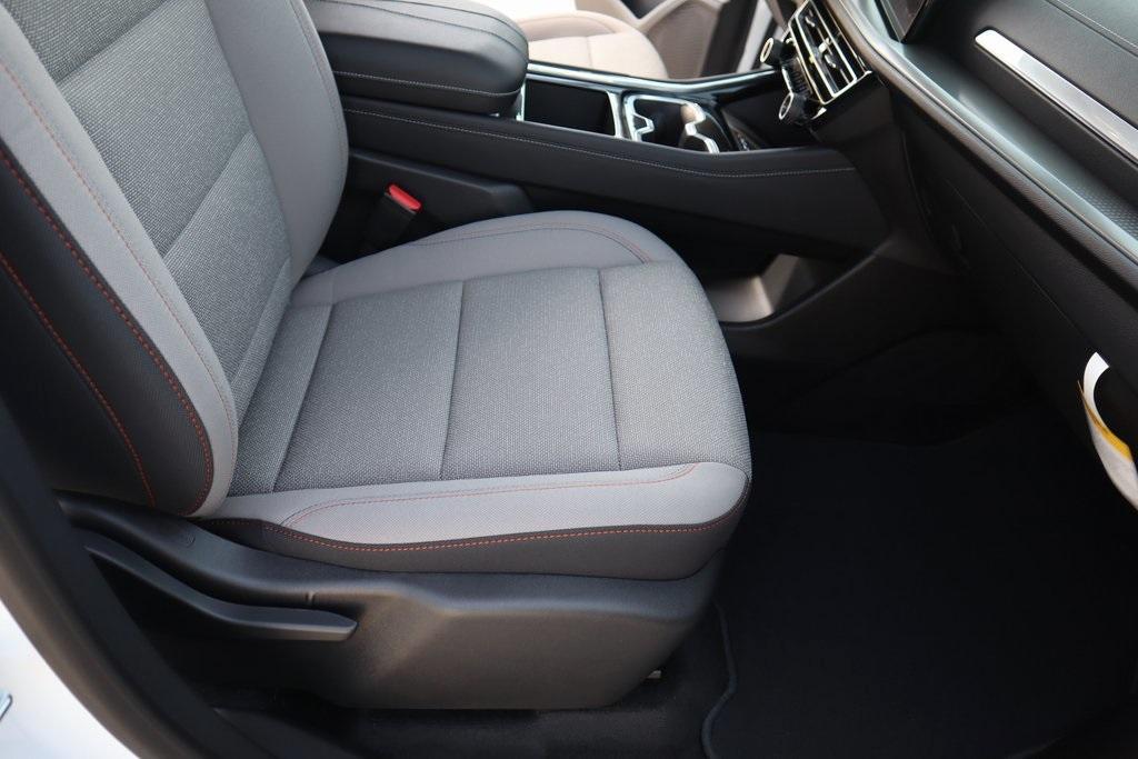 new 2025 Chevrolet Traverse car, priced at $40,678