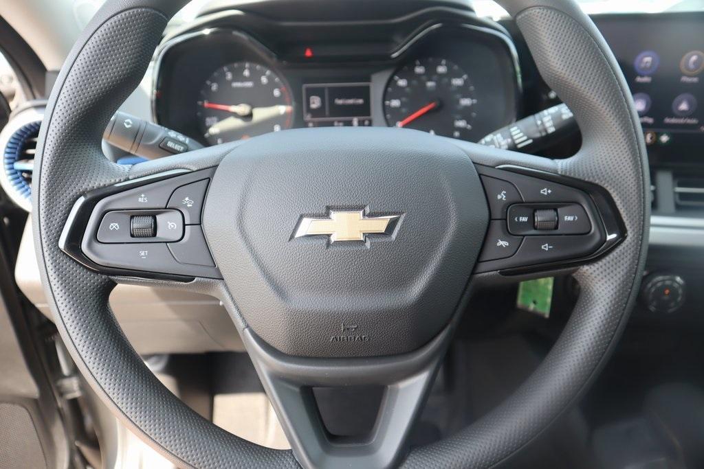 new 2025 Chevrolet Trax car, priced at $21,895