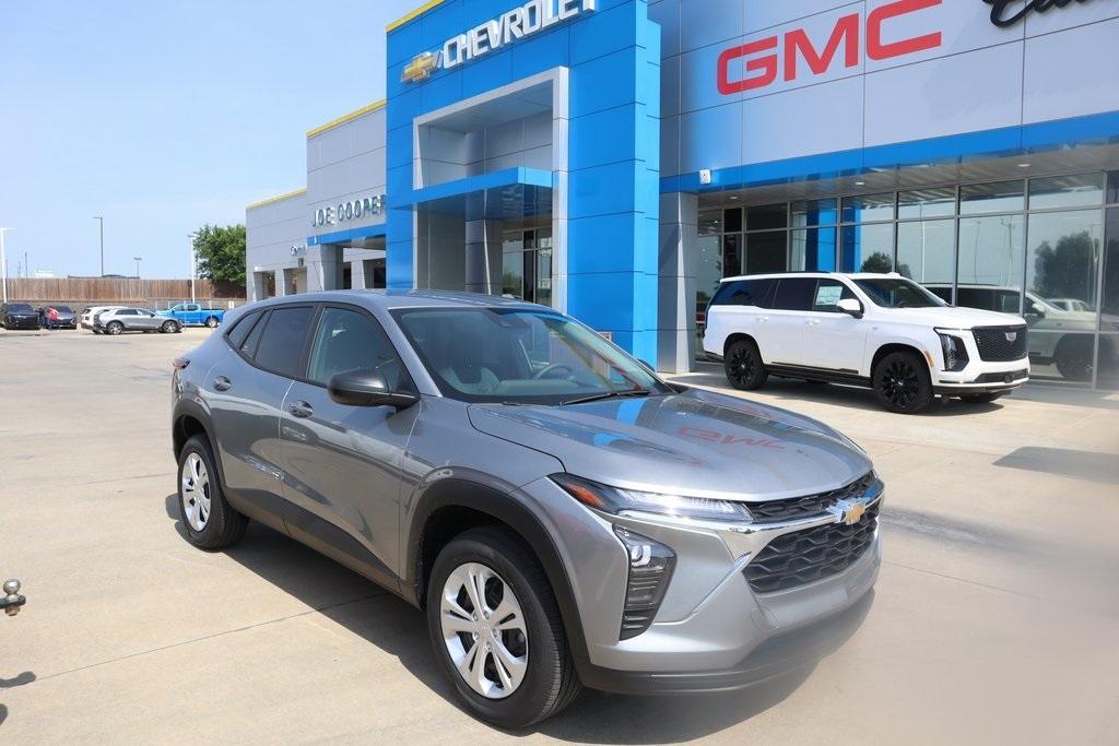 new 2025 Chevrolet Trax car, priced at $21,895