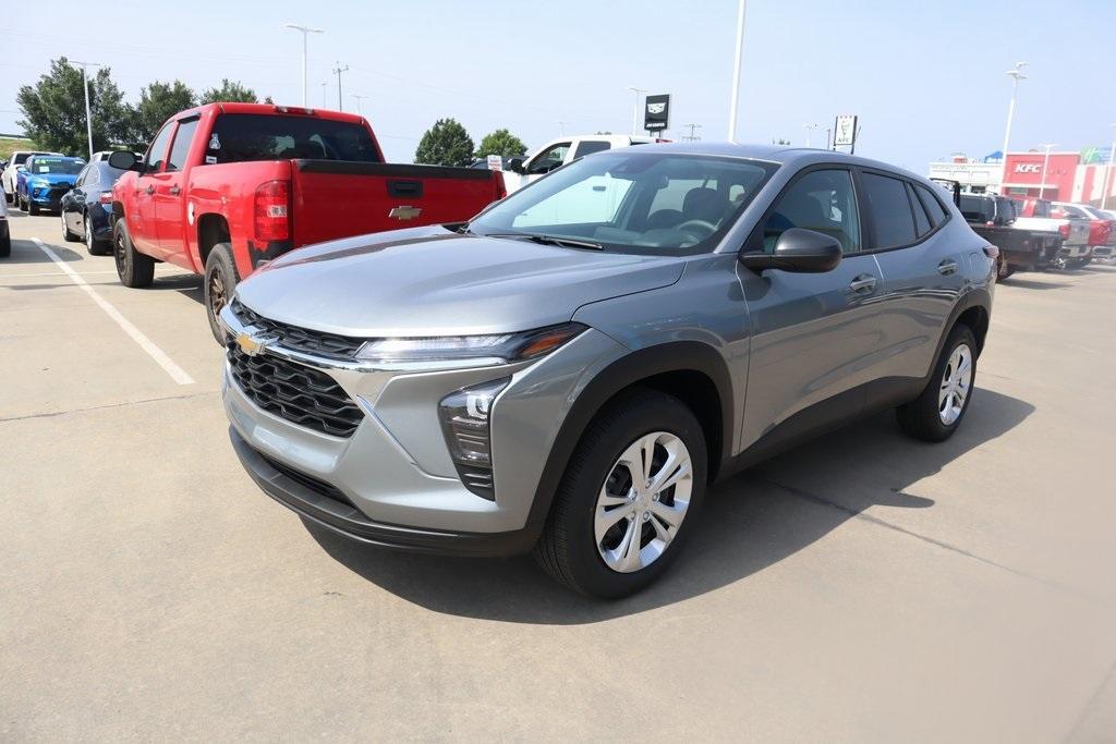 new 2025 Chevrolet Trax car, priced at $21,895