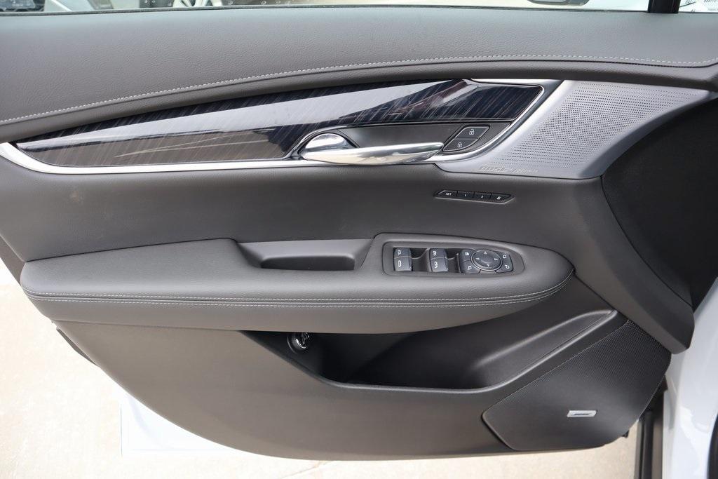new 2025 Cadillac XT6 car, priced at $56,855