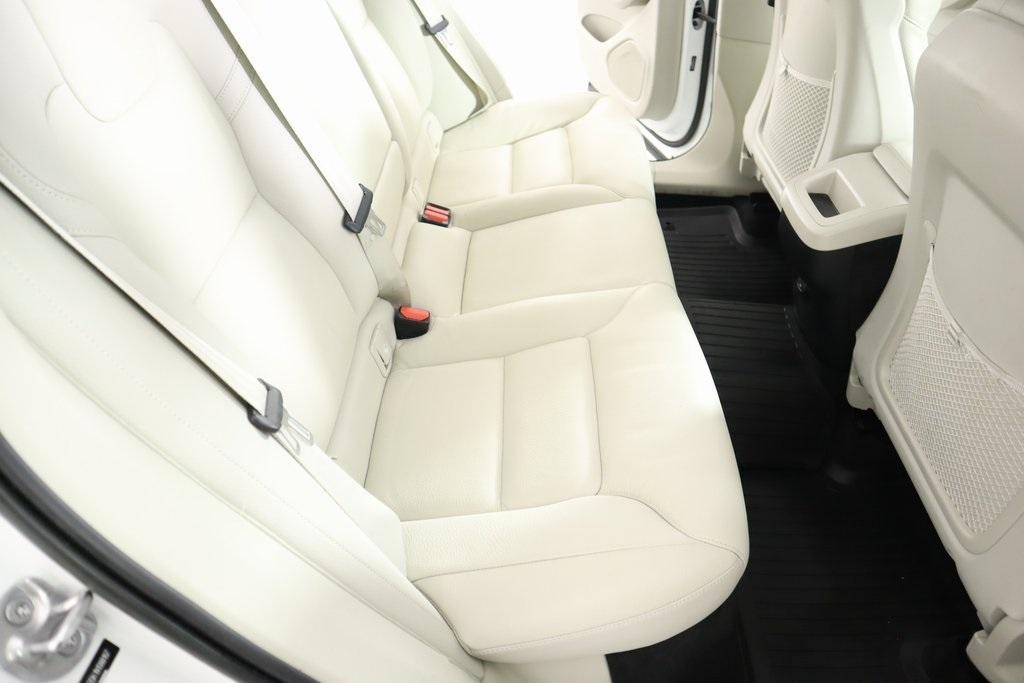 used 2022 Volvo XC60 car, priced at $23,870