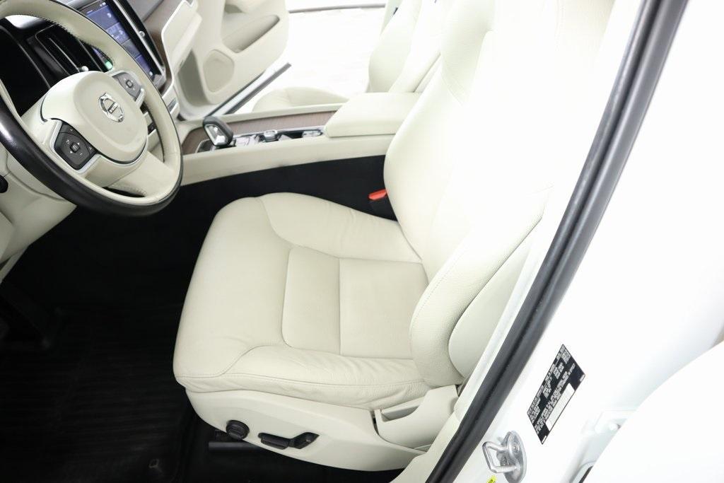 used 2022 Volvo XC60 car, priced at $23,870
