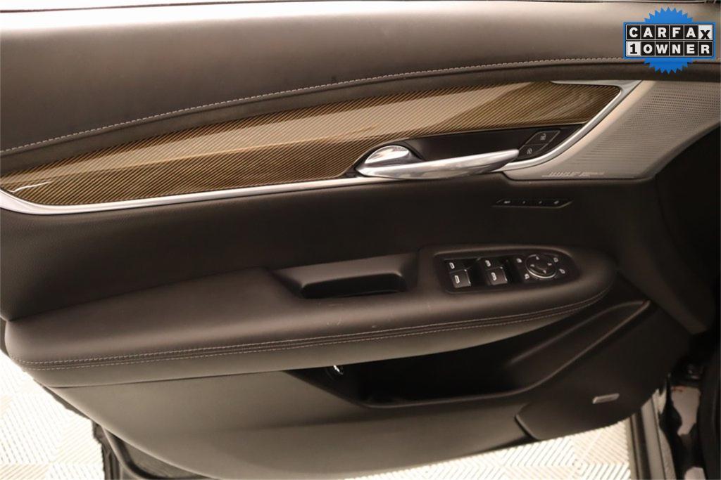 used 2022 Cadillac XT6 car, priced at $38,216