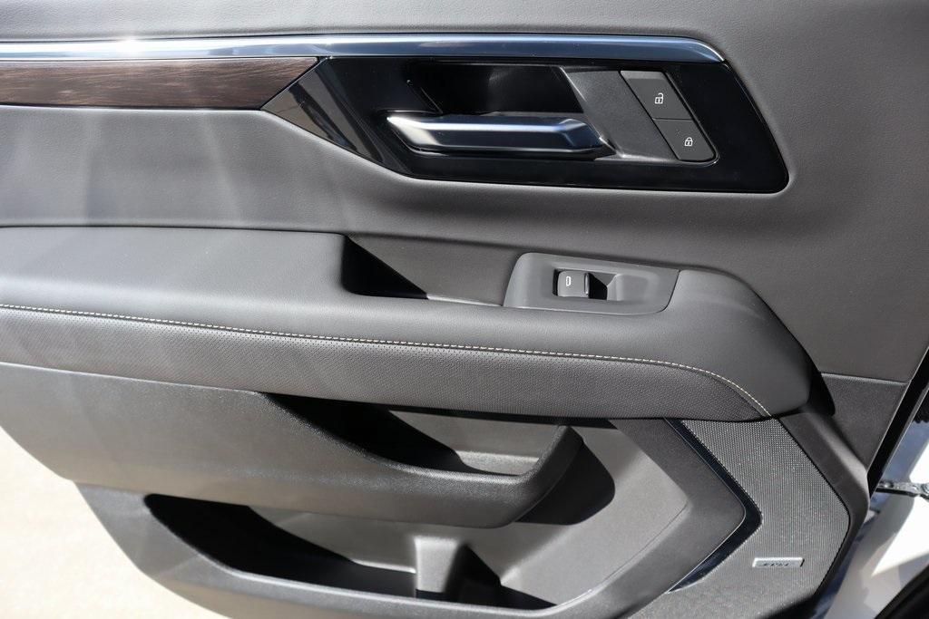 new 2025 Chevrolet Suburban car, priced at $77,866