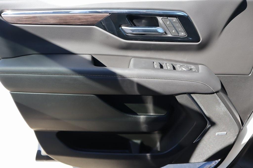 new 2025 Chevrolet Suburban car, priced at $77,866
