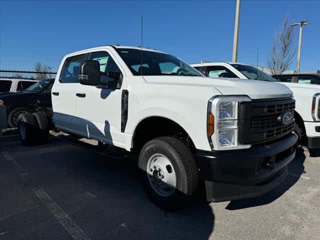 new 2025 Ford F-350 car, priced at $60,870