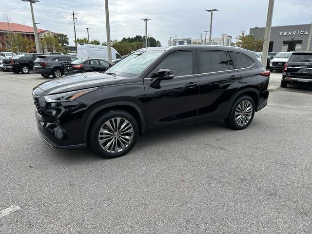 used 2020 Toyota Highlander car, priced at $35,395