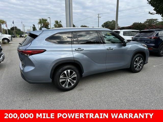 used 2022 Toyota Highlander car, priced at $32,252