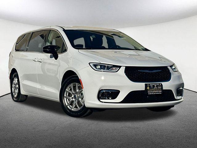 new 2024 Chrysler Pacifica car, priced at $38,859