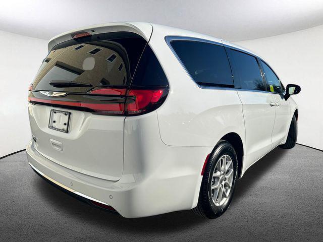 new 2024 Chrysler Pacifica car, priced at $38,859