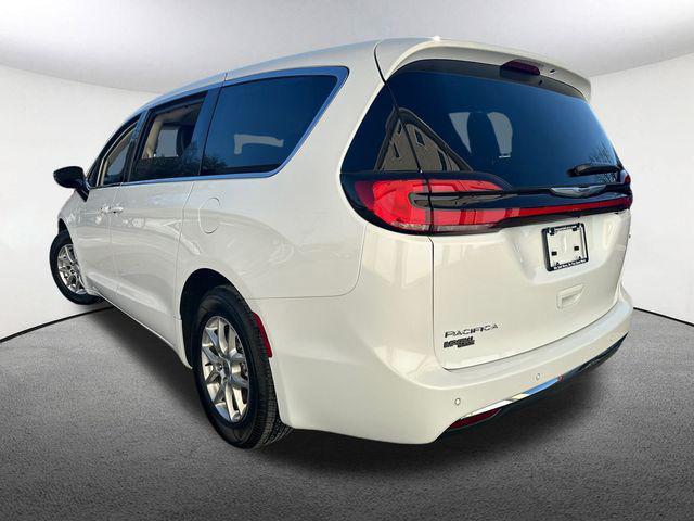 new 2024 Chrysler Pacifica car, priced at $38,859