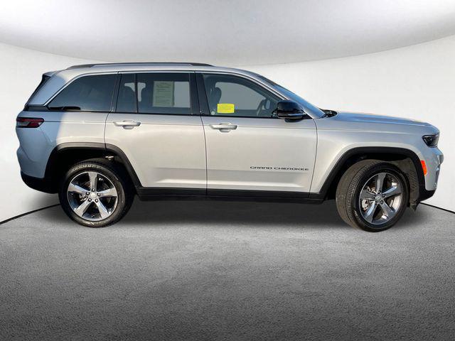 used 2022 Jeep Grand Cherokee car, priced at $35,477