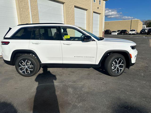 new 2025 Jeep Grand Cherokee car, priced at $45,254