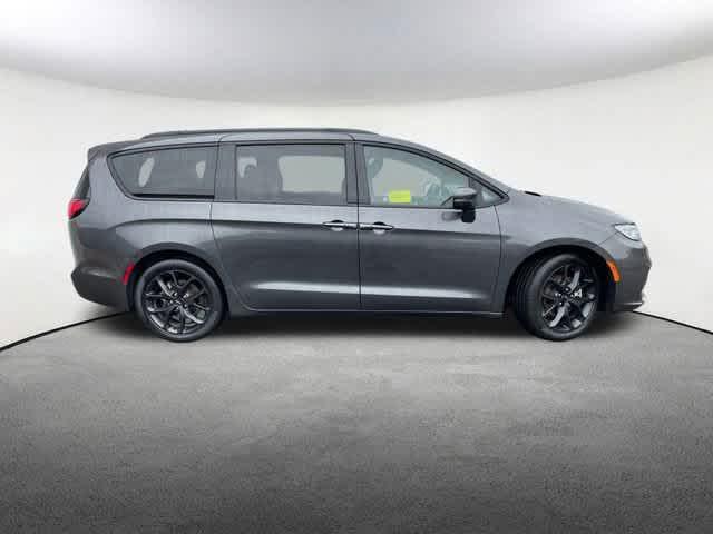 used 2022 Chrysler Pacifica car, priced at $32,977