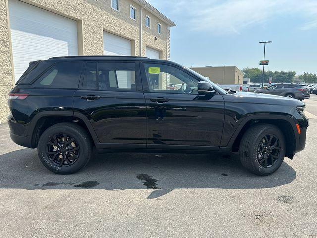 new 2025 Jeep Grand Cherokee car, priced at $42,459