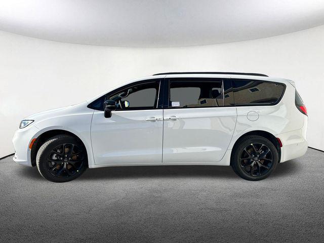 new 2025 Chrysler Pacifica car, priced at $52,422