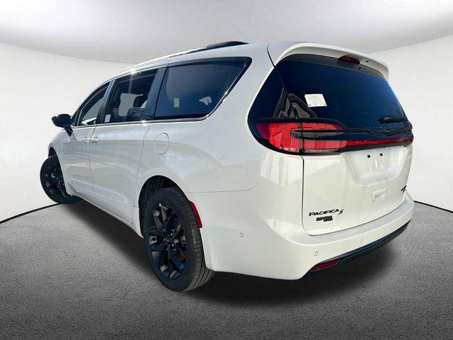 new 2025 Chrysler Pacifica car, priced at $52,422