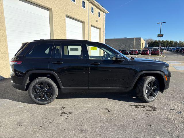 new 2025 Jeep Grand Cherokee car, priced at $49,424