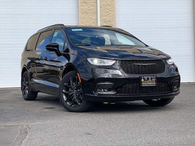 new 2026 Chrysler Pacifica car, priced at $54,400